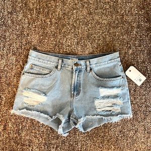 NWT BILLABONG WOMEN’S DENIM “DRIFT AWAY” SHORTS - Size 29!